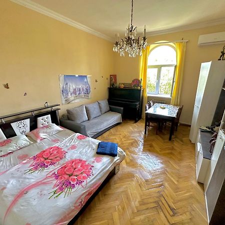 Karson Guest House And Tours 예레반 외부 사진