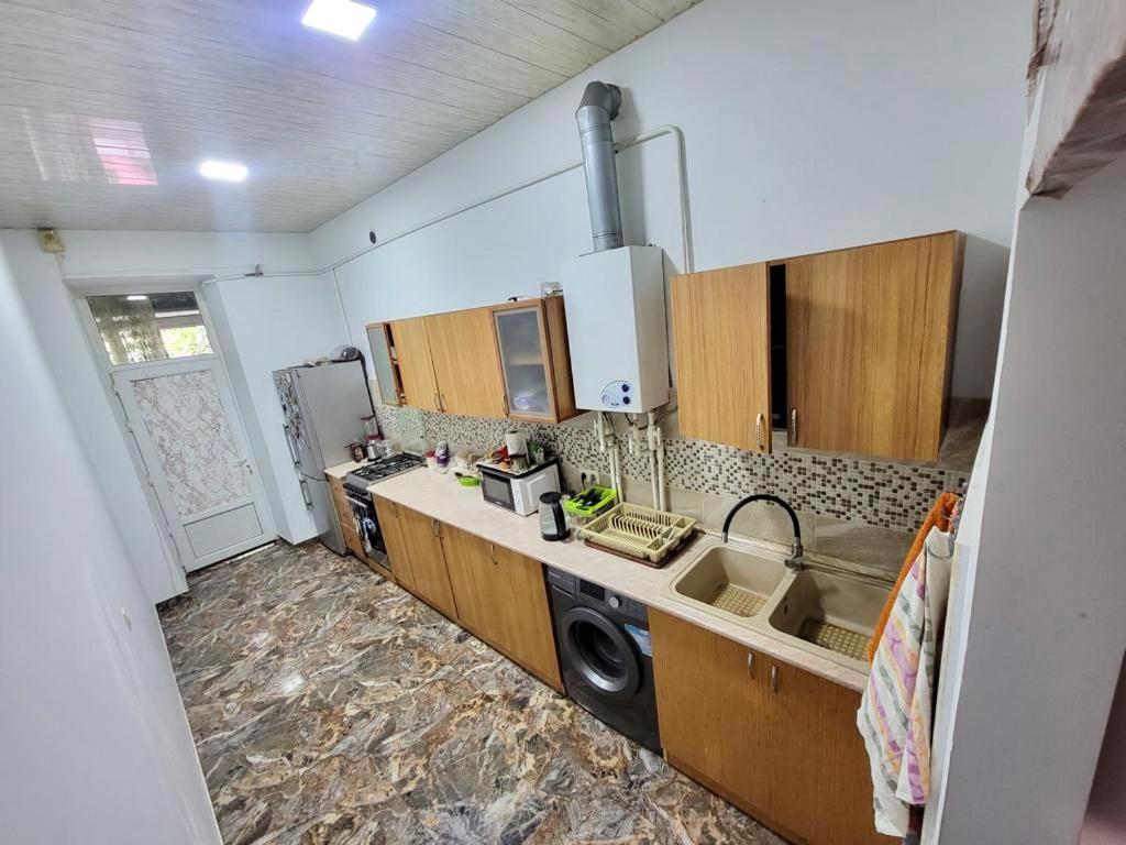 Karson Guest House And Tours 예레반 외부 사진