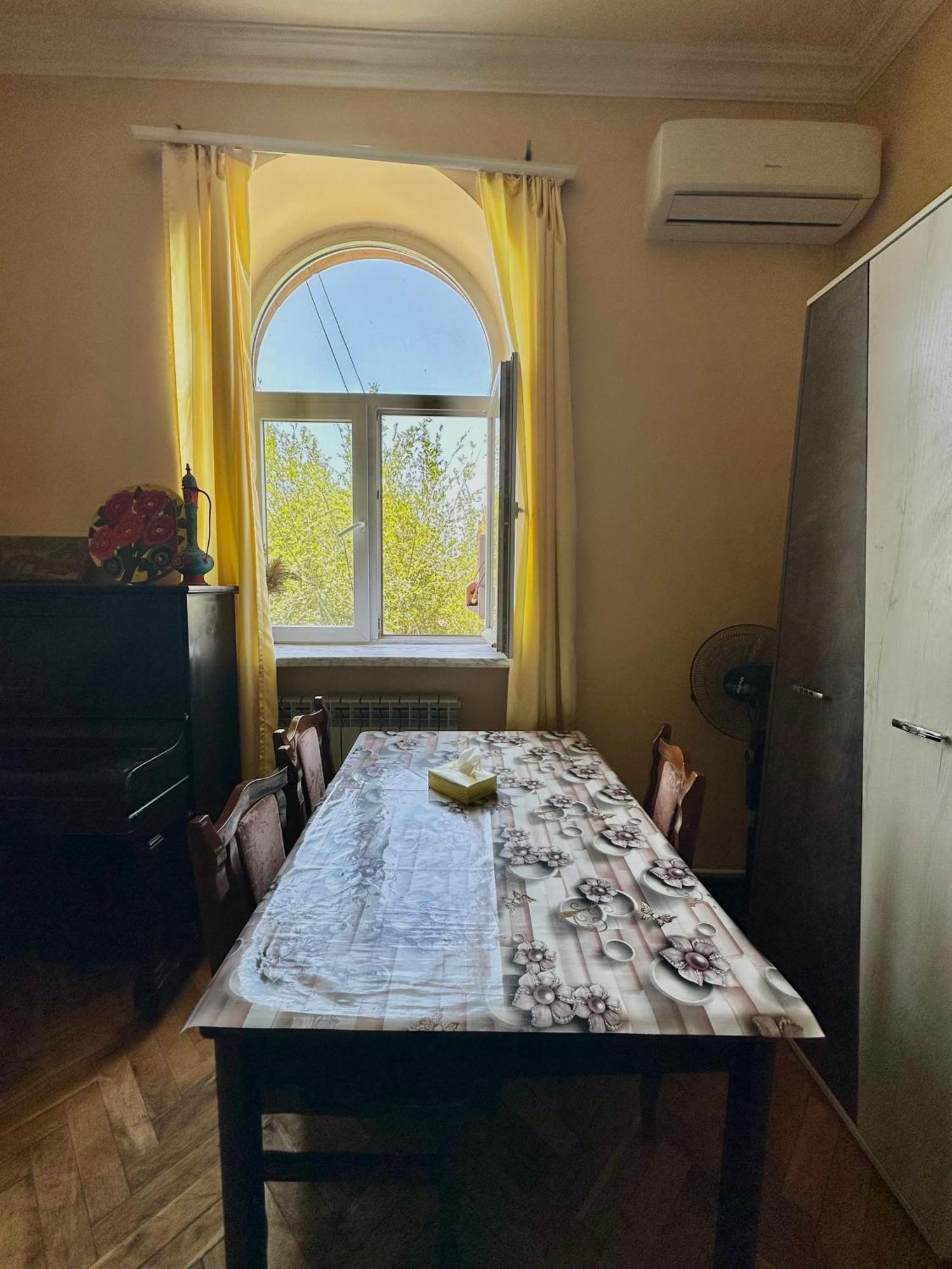 Karson Guest House And Tours 예레반 외부 사진